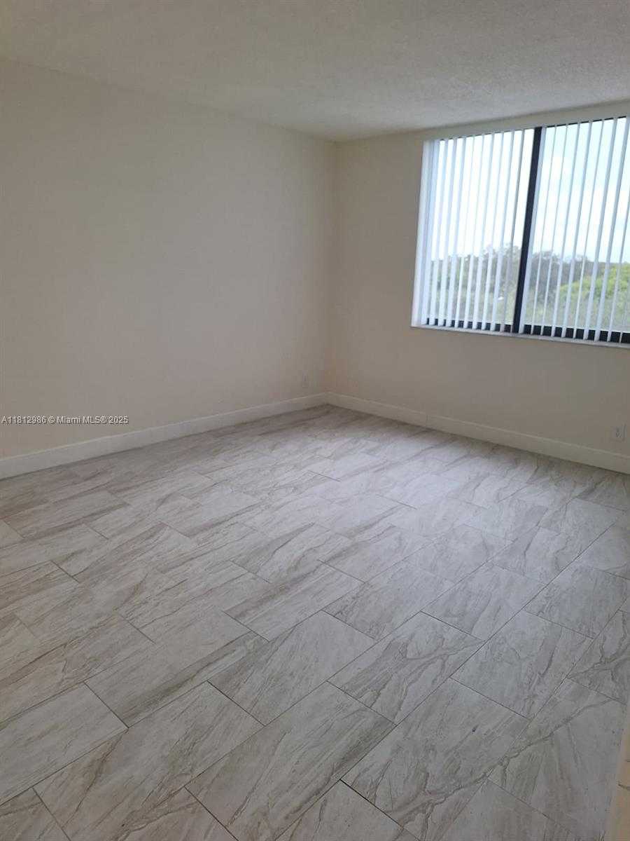 Small Image of 901 HILLCREST DR #415, Hollywood Number 15