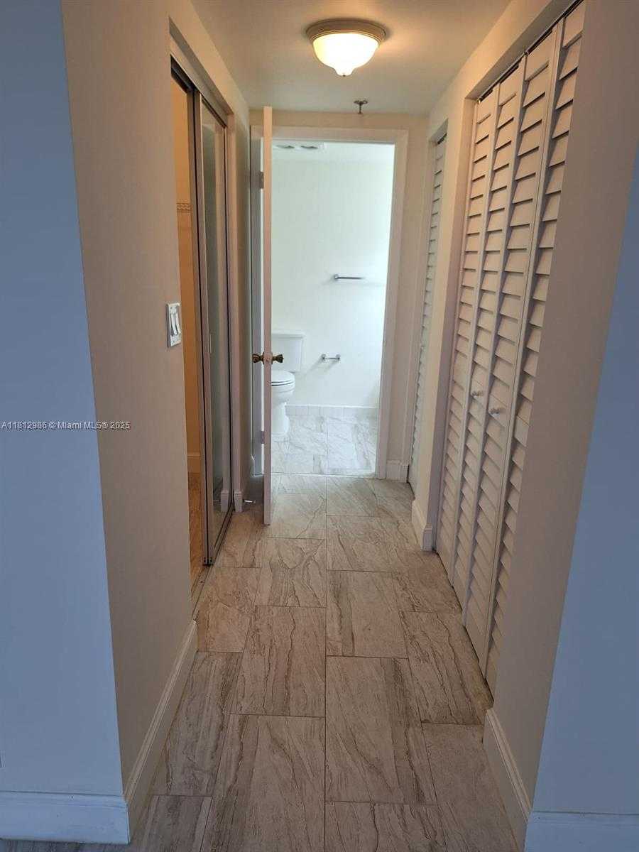 Small Image of 901 HILLCREST DR #415, Hollywood Number 16