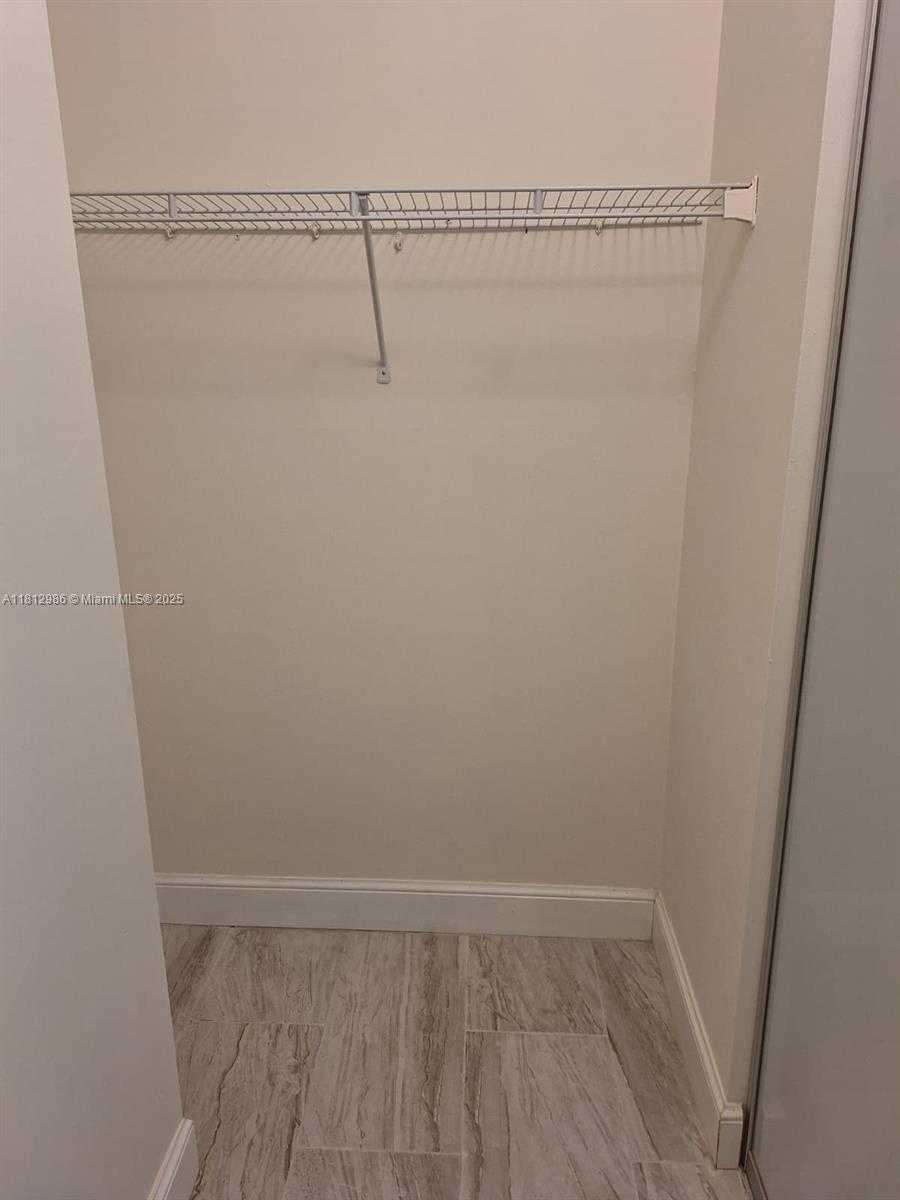 Small Image of 901 HILLCREST DR #415, Hollywood Number 18