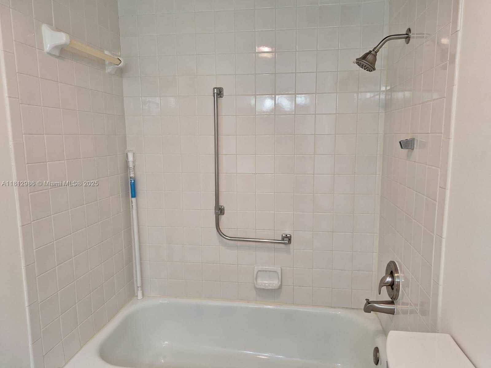 Small Image of 901 HILLCREST DR #415, Hollywood Number 20