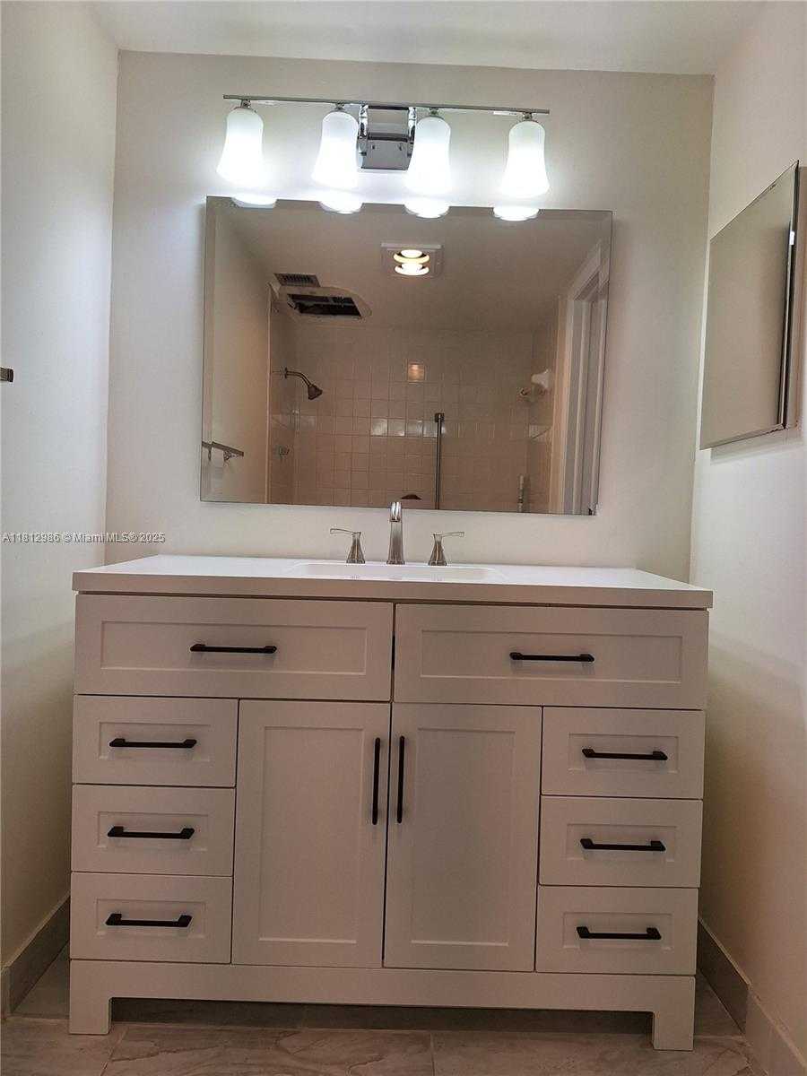 Small Image of 901 HILLCREST DR #415, Hollywood Number 21