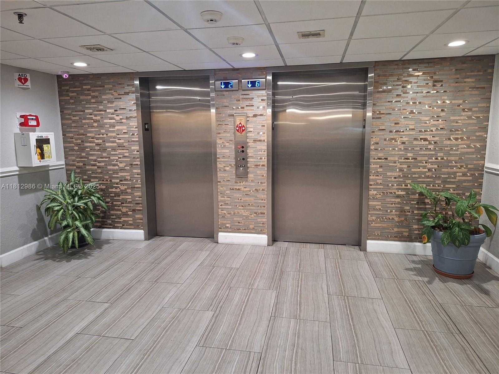 Small Image of 901 HILLCREST DR #415, Hollywood Number 25