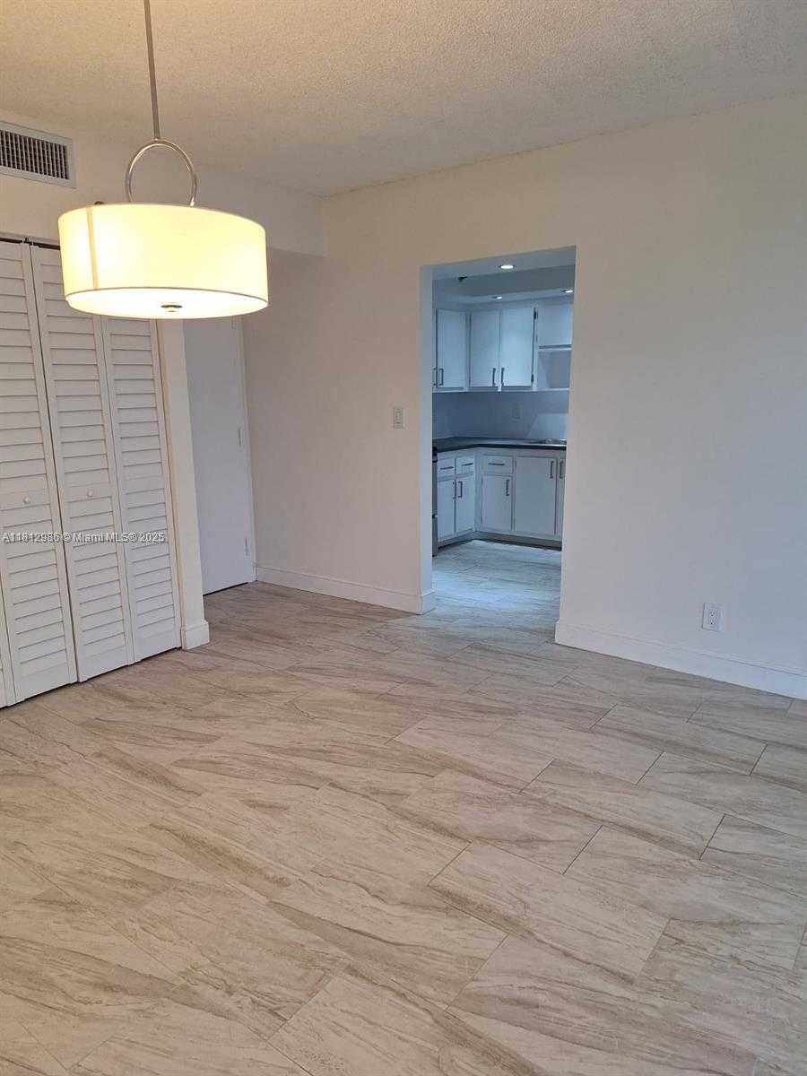 Small Image of 901 HILLCREST DR #415, Hollywood Number 3
