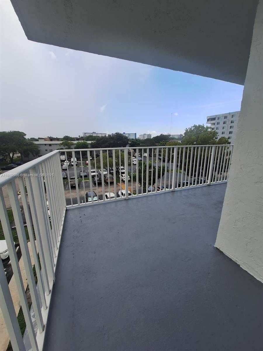 Small Image of 901 HILLCREST DR #415, Hollywood Number 6