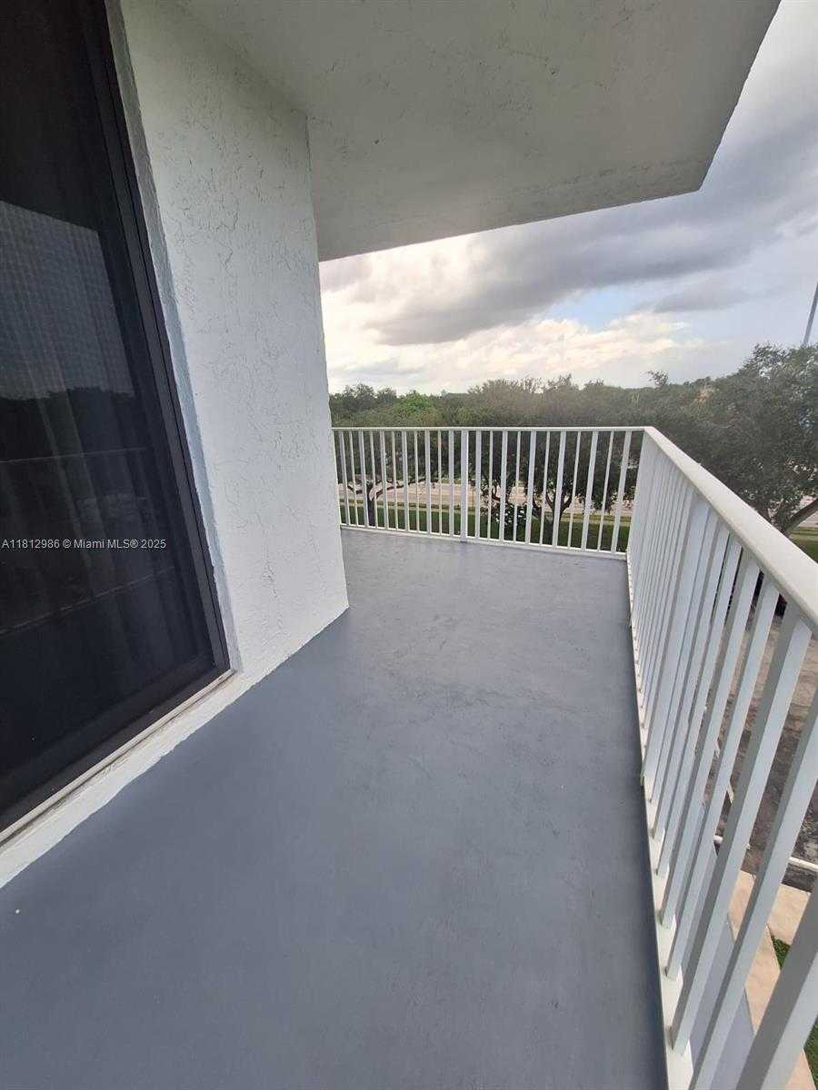 Small Image of 901 HILLCREST DR #415, Hollywood Number 7
