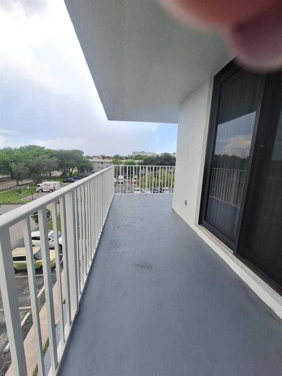 Small Image of 901 HILLCREST DR #415, Hollywood Number 8