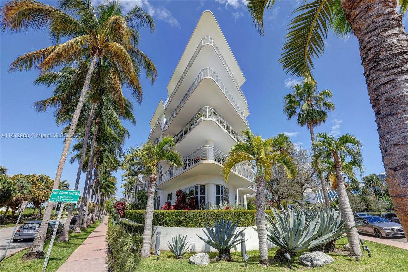 Small Image of 2001 MERIDIAN AVE #101, Miami Beach Number 37