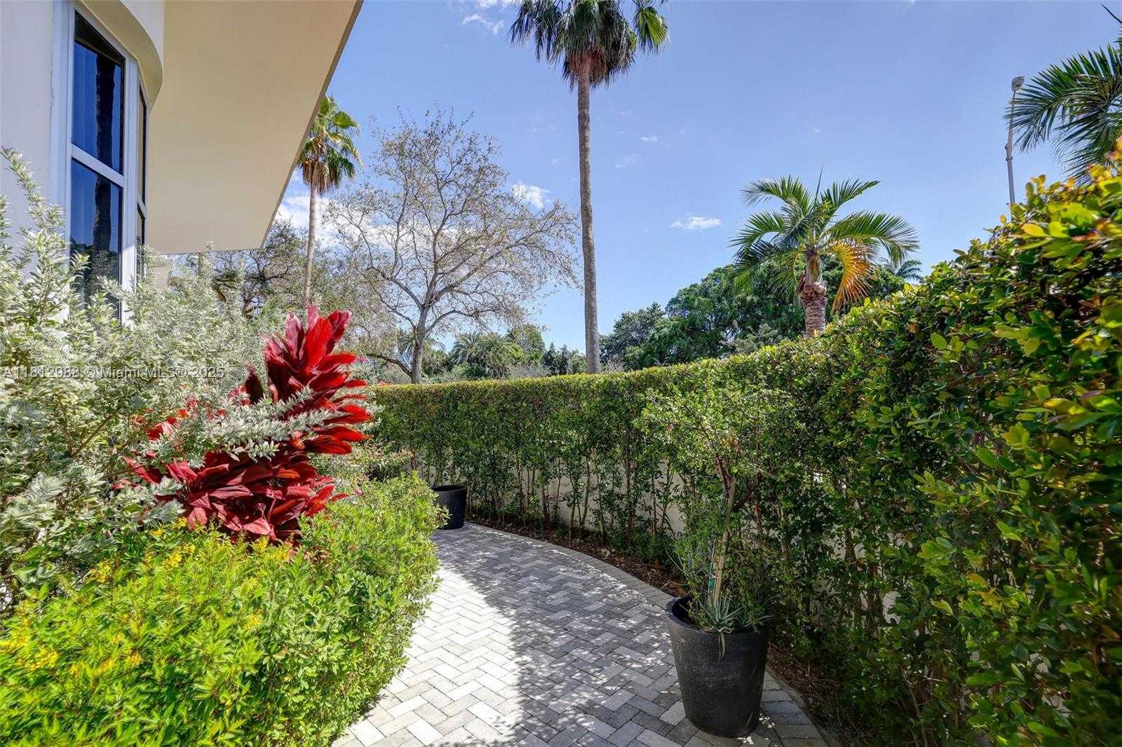 Small Image of 2001 MERIDIAN AVE #101, Miami Beach Number 43