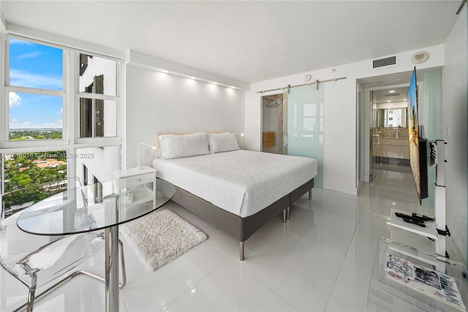 Small Image of 2555 COLLINS AVE #1714, Miami Beach Number 11