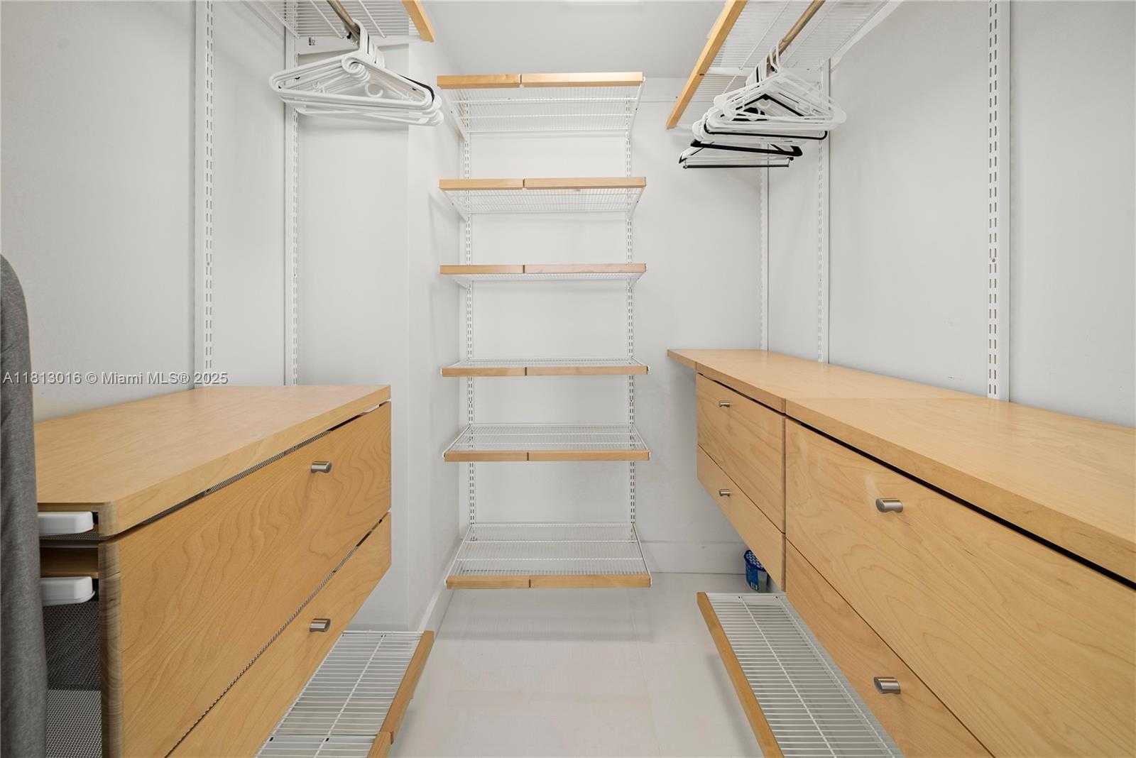 Small Image of 2555 COLLINS AVE #1714, Miami Beach Number 12