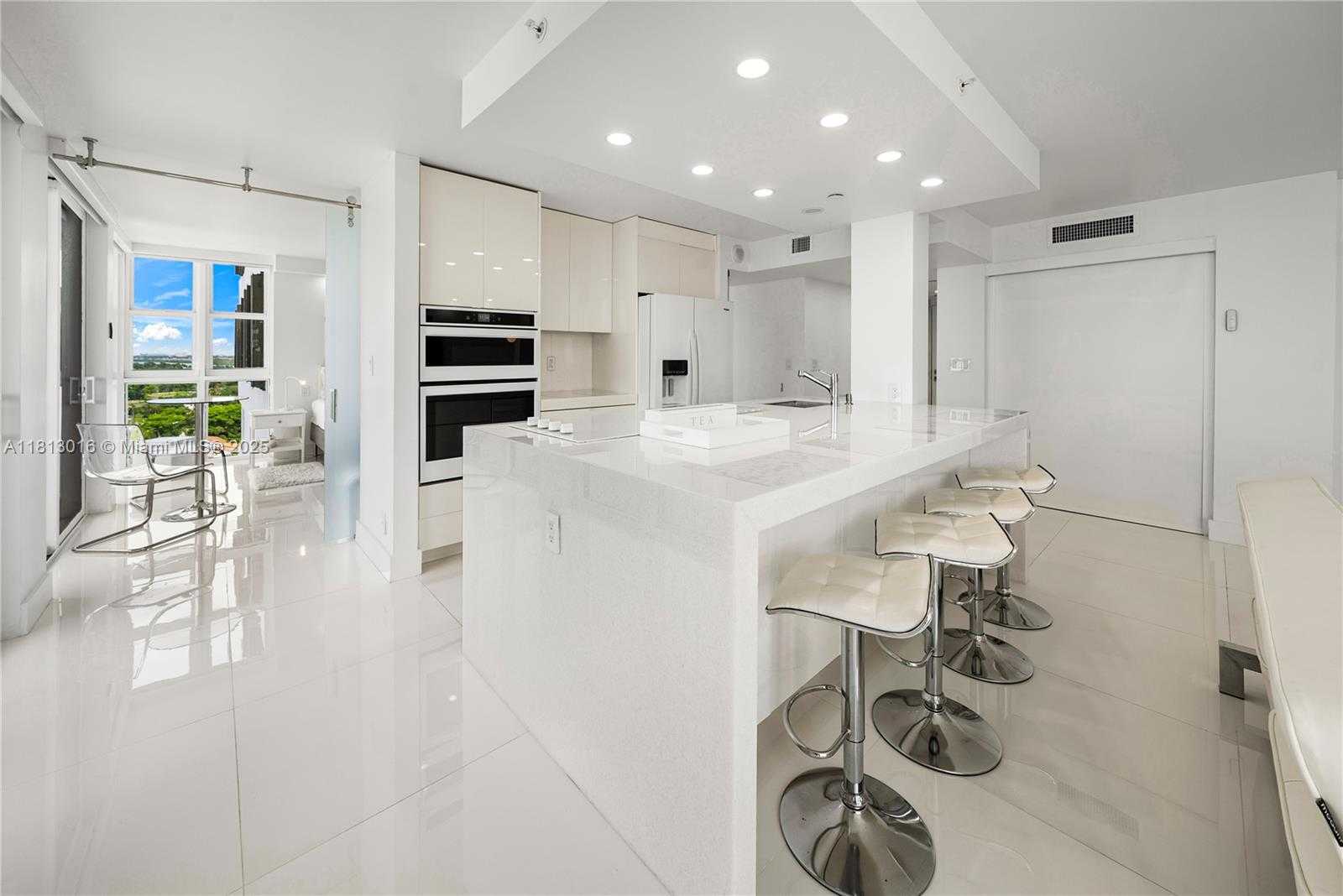 Small Image of 2555 COLLINS AVE #1714, Miami Beach Number 18