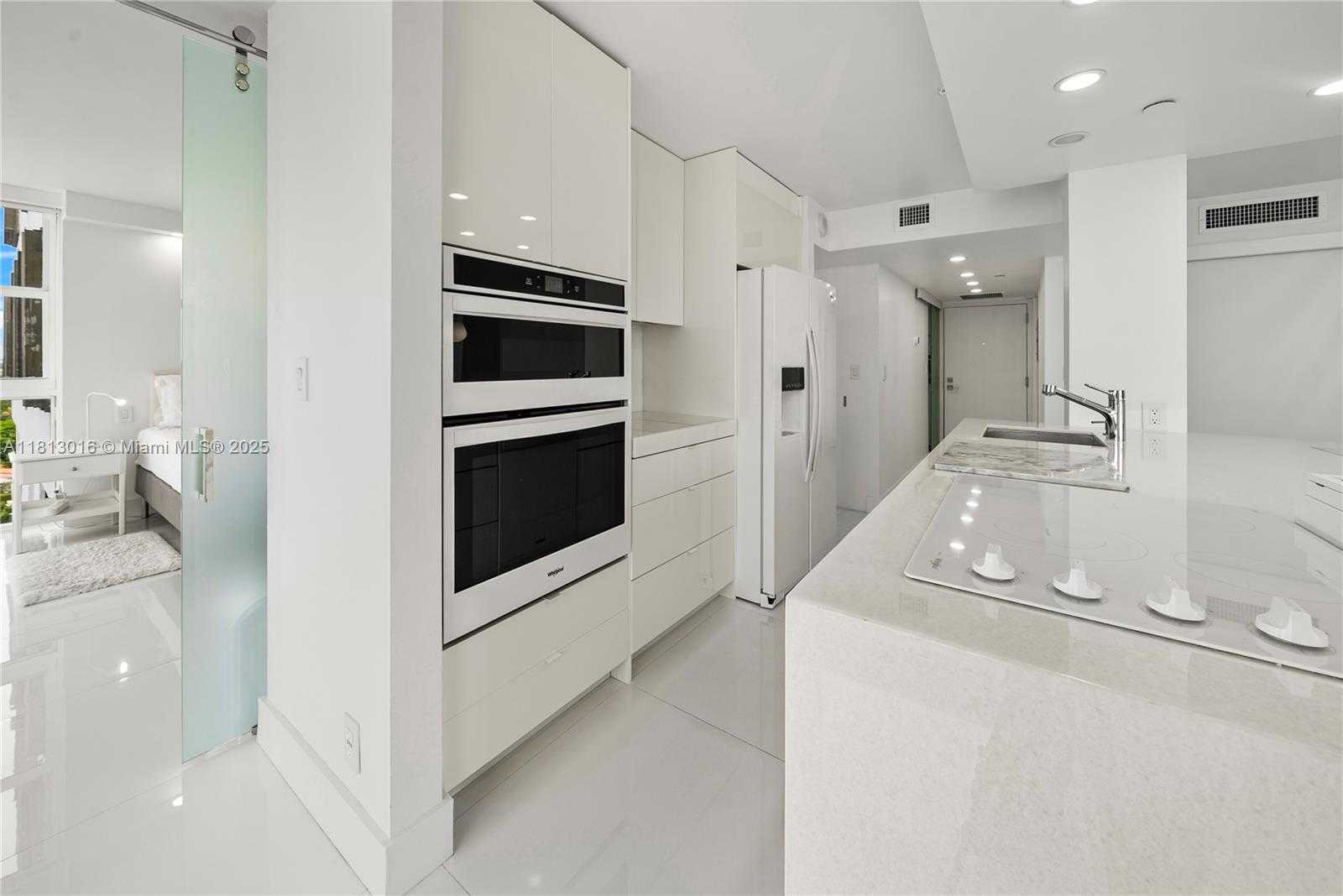 Small Image of 2555 COLLINS AVE #1714, Miami Beach Number 20
