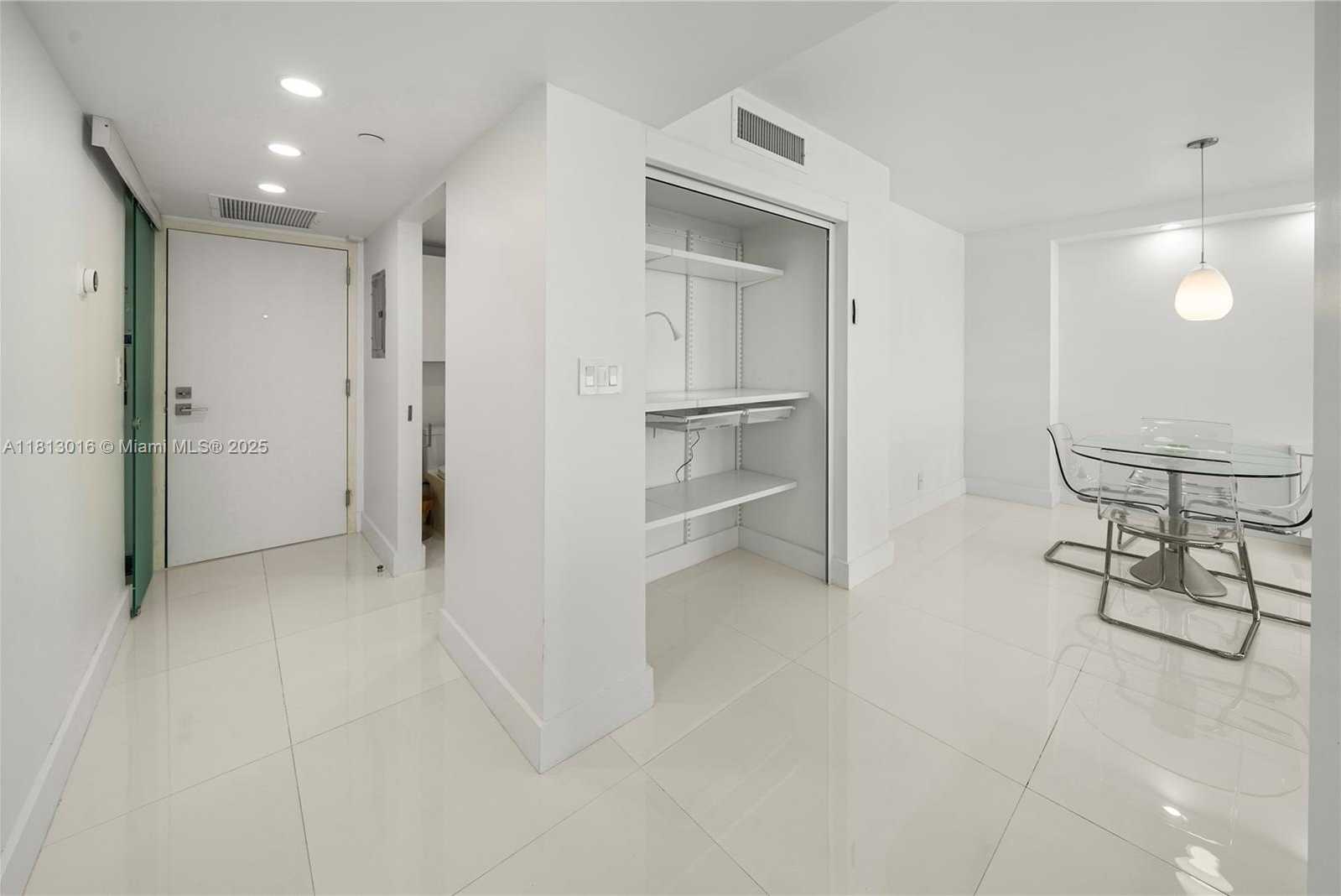 Small Image of 2555 COLLINS AVE #1714, Miami Beach Number 21