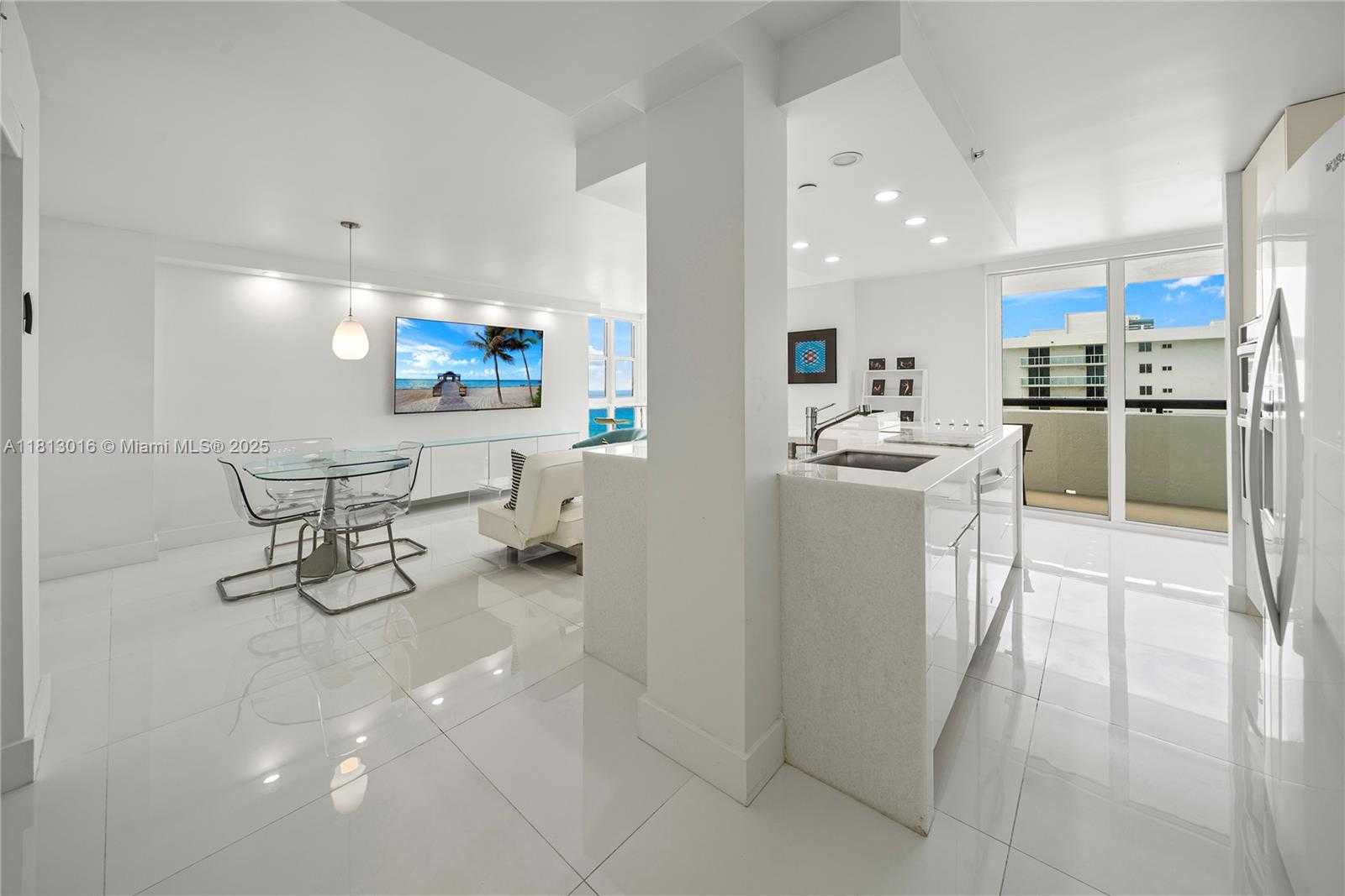 Small Image of 2555 COLLINS AVE #1714, Miami Beach Number 25
