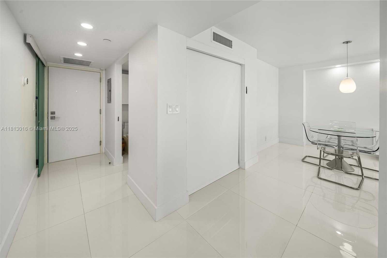 Small Image of 2555 COLLINS AVE #1714, Miami Beach Number 6