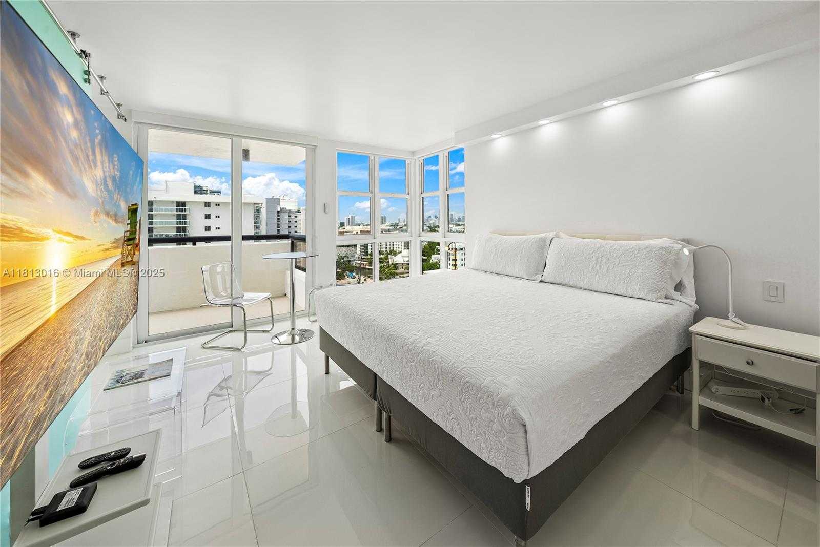 Small Image of 2555 COLLINS AVE #1714, Miami Beach Number 7