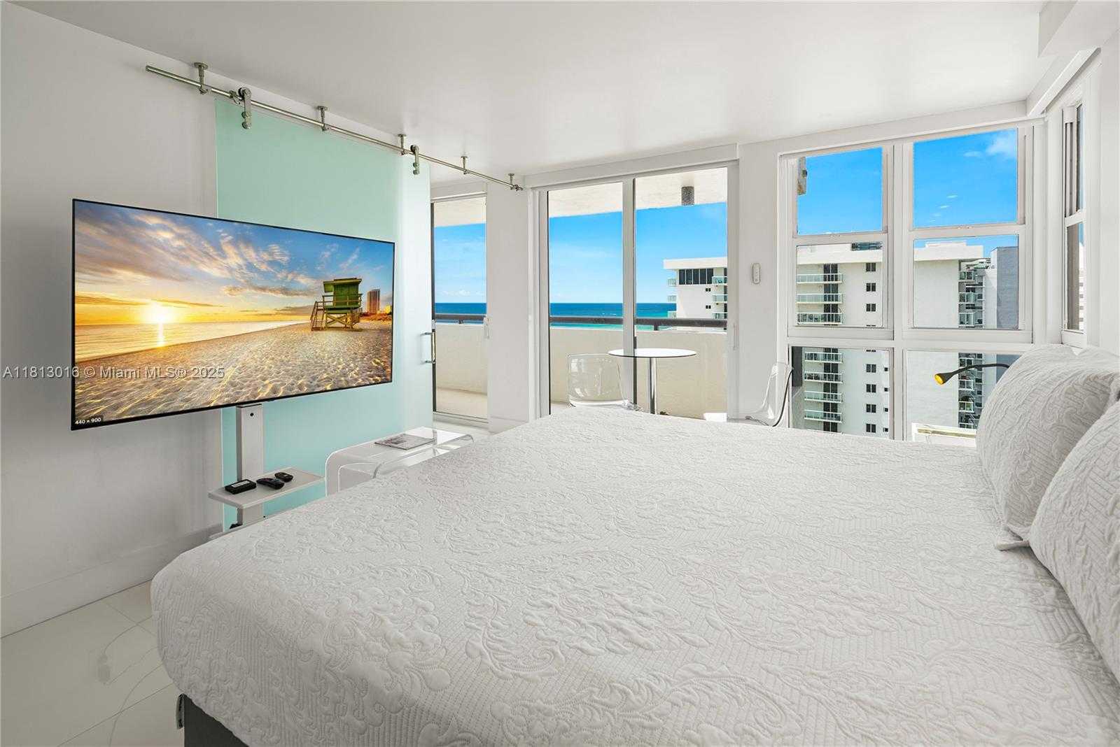 Small Image of 2555 COLLINS AVE #1714, Miami Beach Number 8