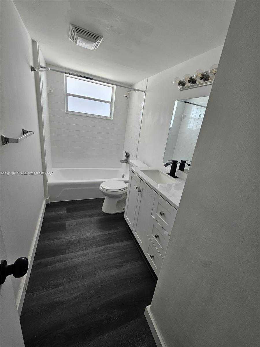 Small Image of 447 NORTH EAST 195TH ST #220, Miami Number 12