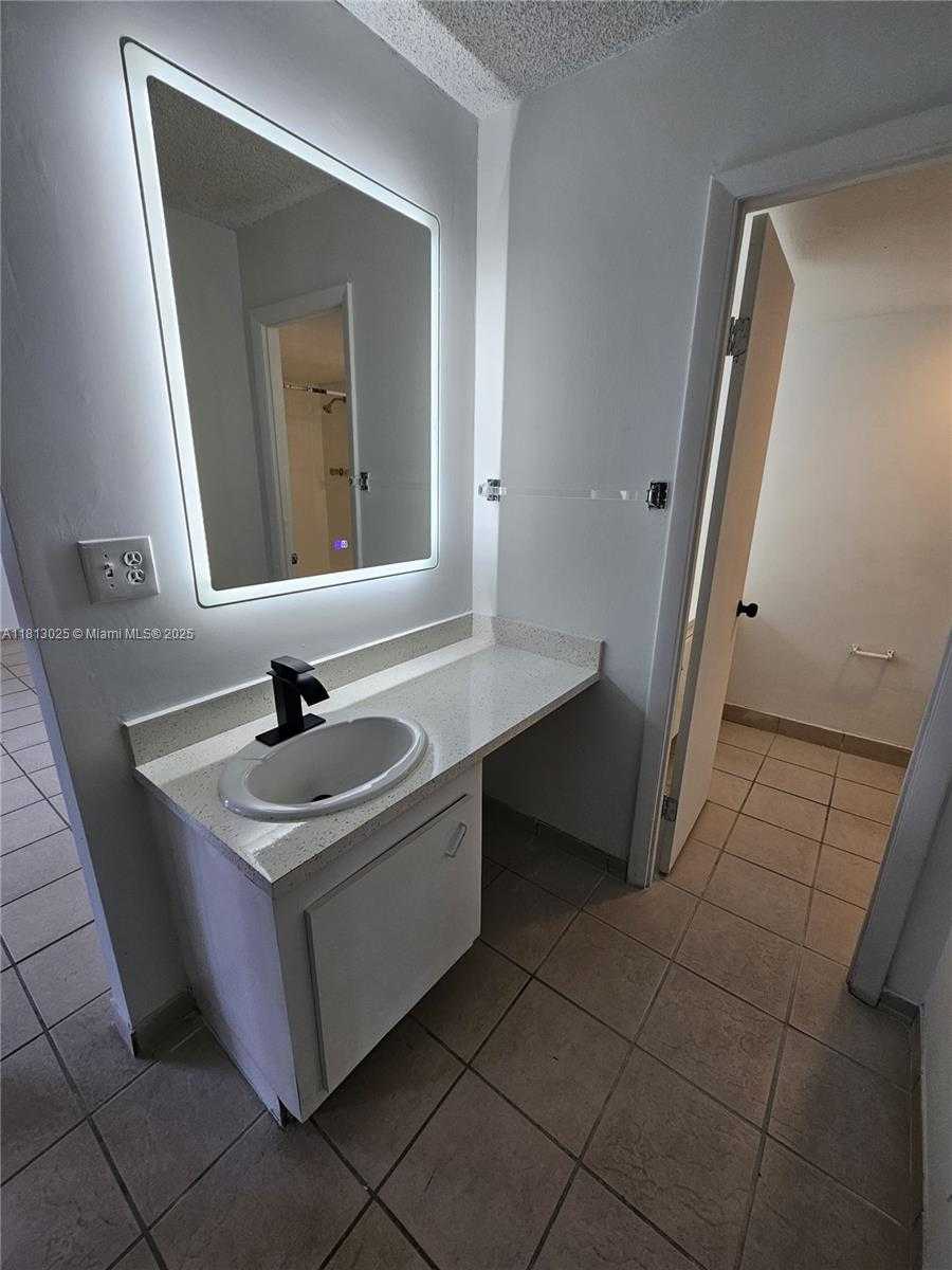 Small Image of 447 NORTH EAST 195TH ST #220, Miami Number 16