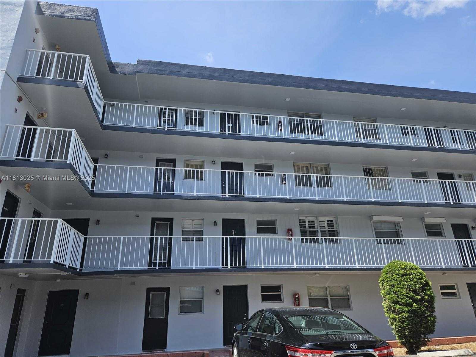 Small Image of 447 NORTH EAST 195TH ST #220, Miami Number 22