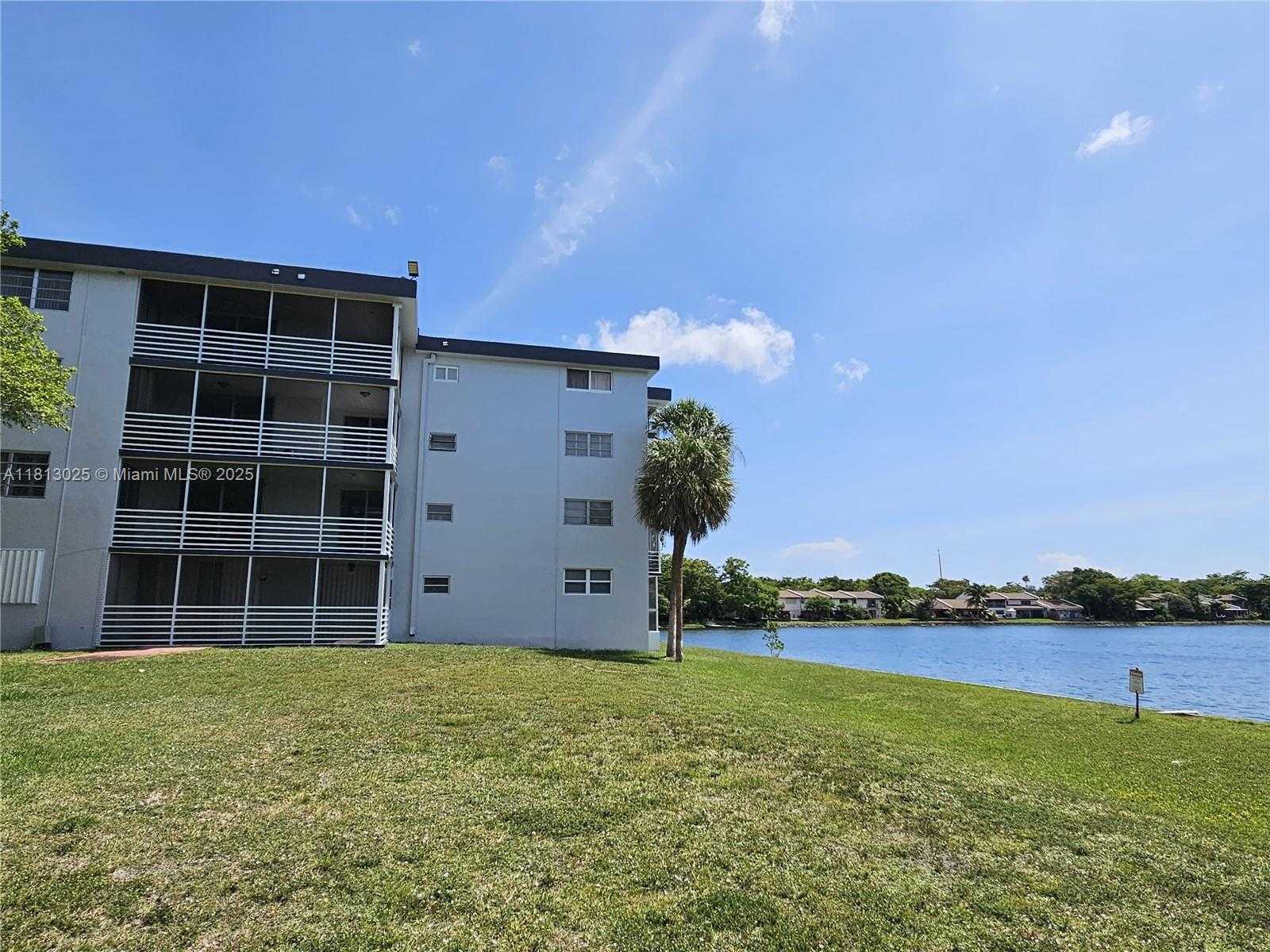 Small Image of 447 NORTH EAST 195TH ST #220, Miami Number 23