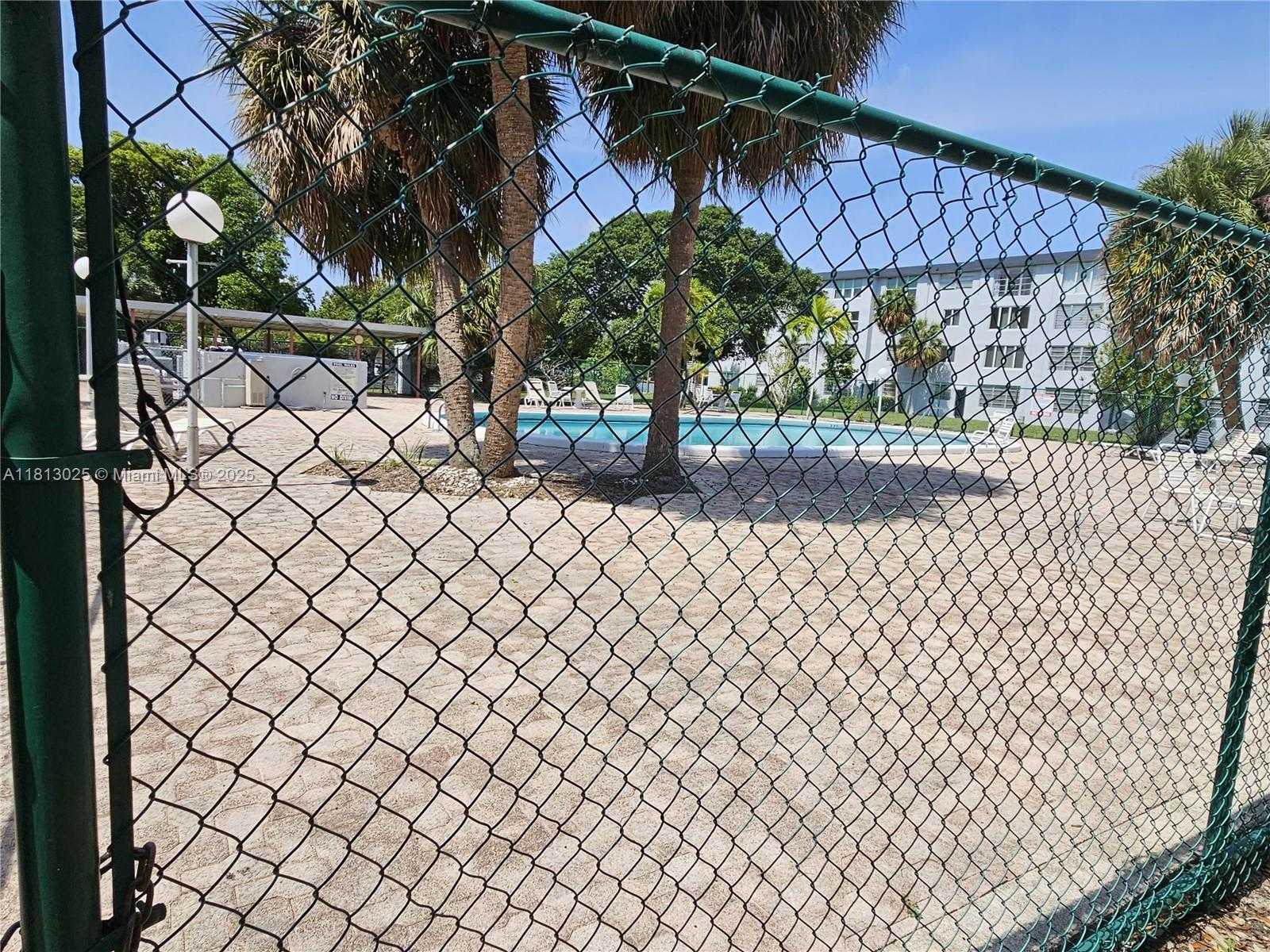 Small Image of 447 NORTH EAST 195TH ST #220, Miami Number 27