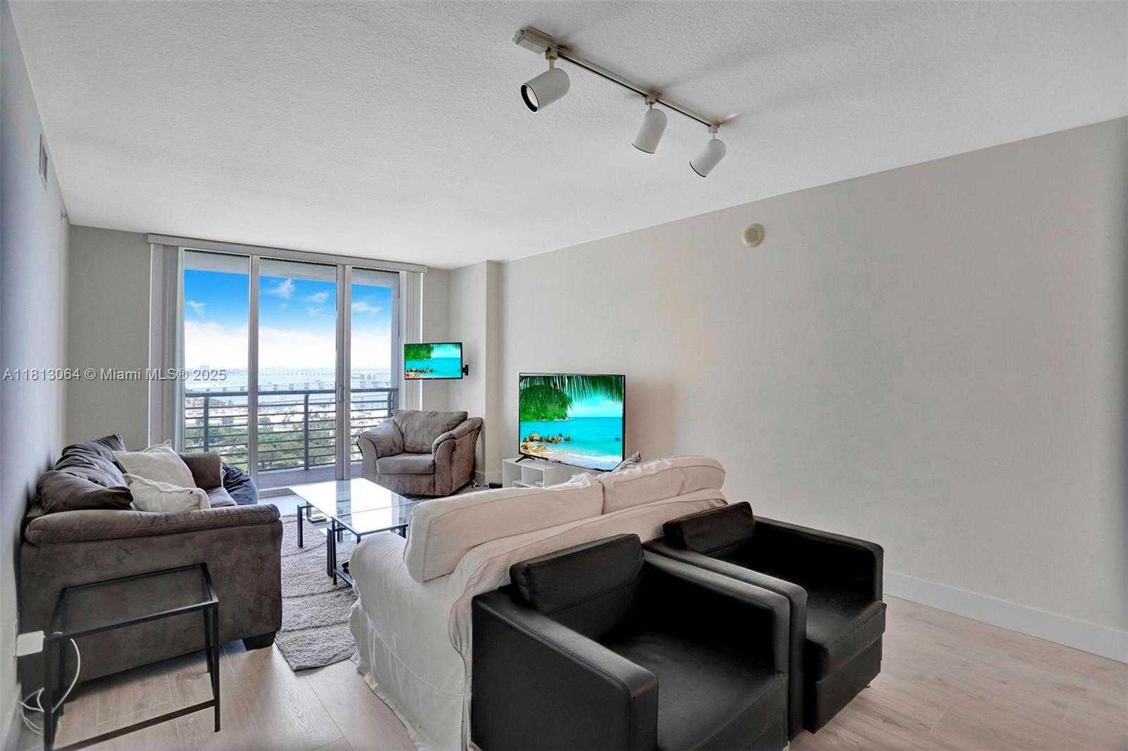 Small Image of 325 SOUTH BISCAYNE BLVD #2414, Miami Number 2