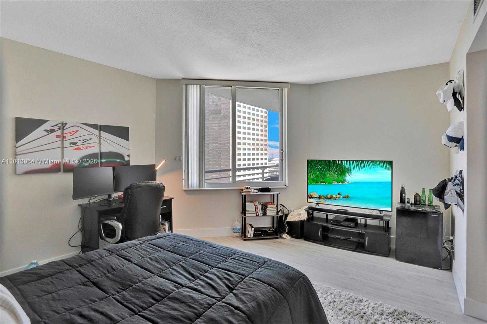 Small Image of 325 SOUTH BISCAYNE BLVD #2414, Miami Number 3
