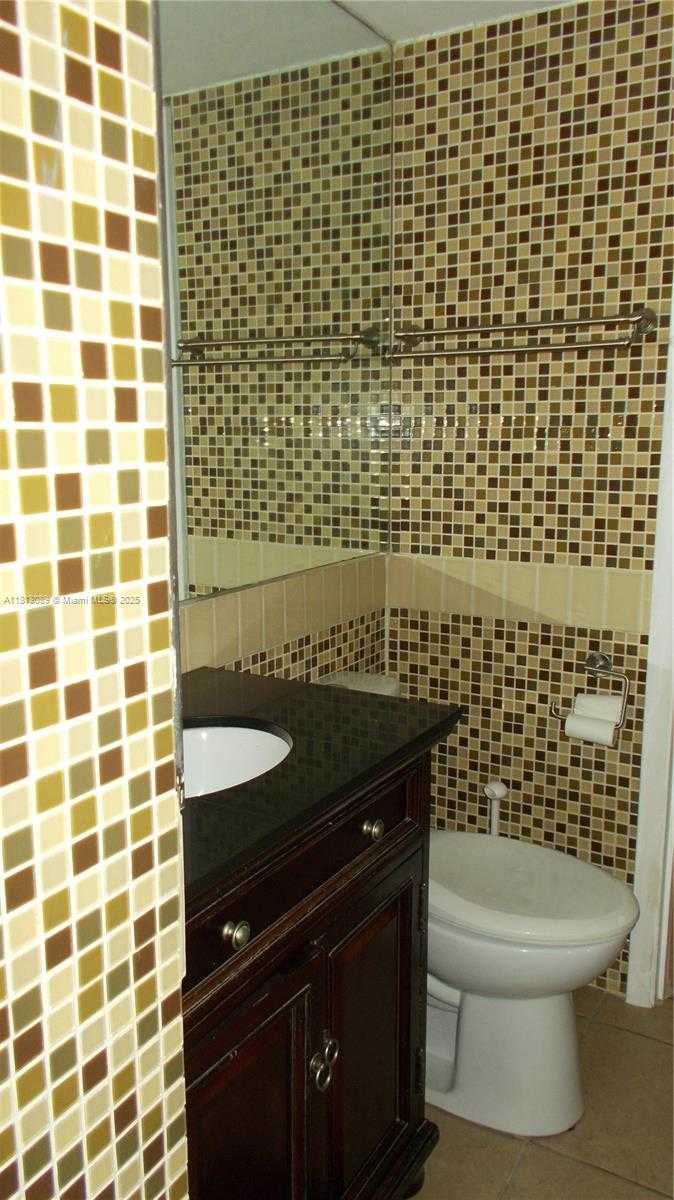 Small Image of 1825 SOUTH OCEAN DR #607, Hallandale Beach Number 18
