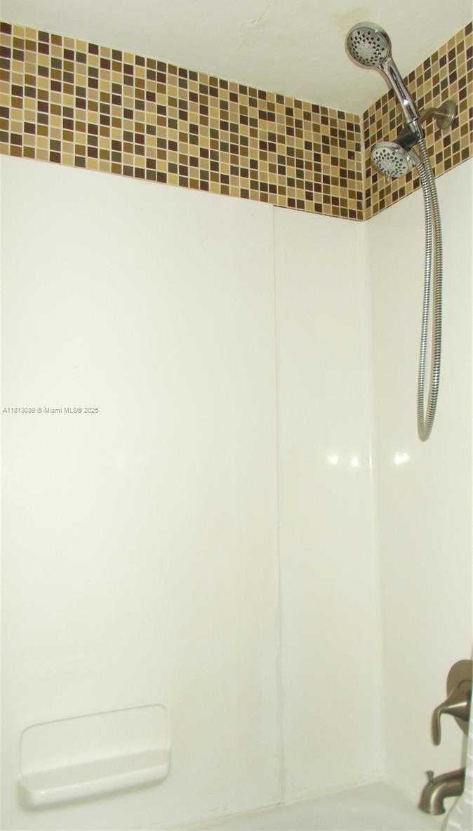 Small Image of 1825 SOUTH OCEAN DR #607, Hallandale Beach Number 19