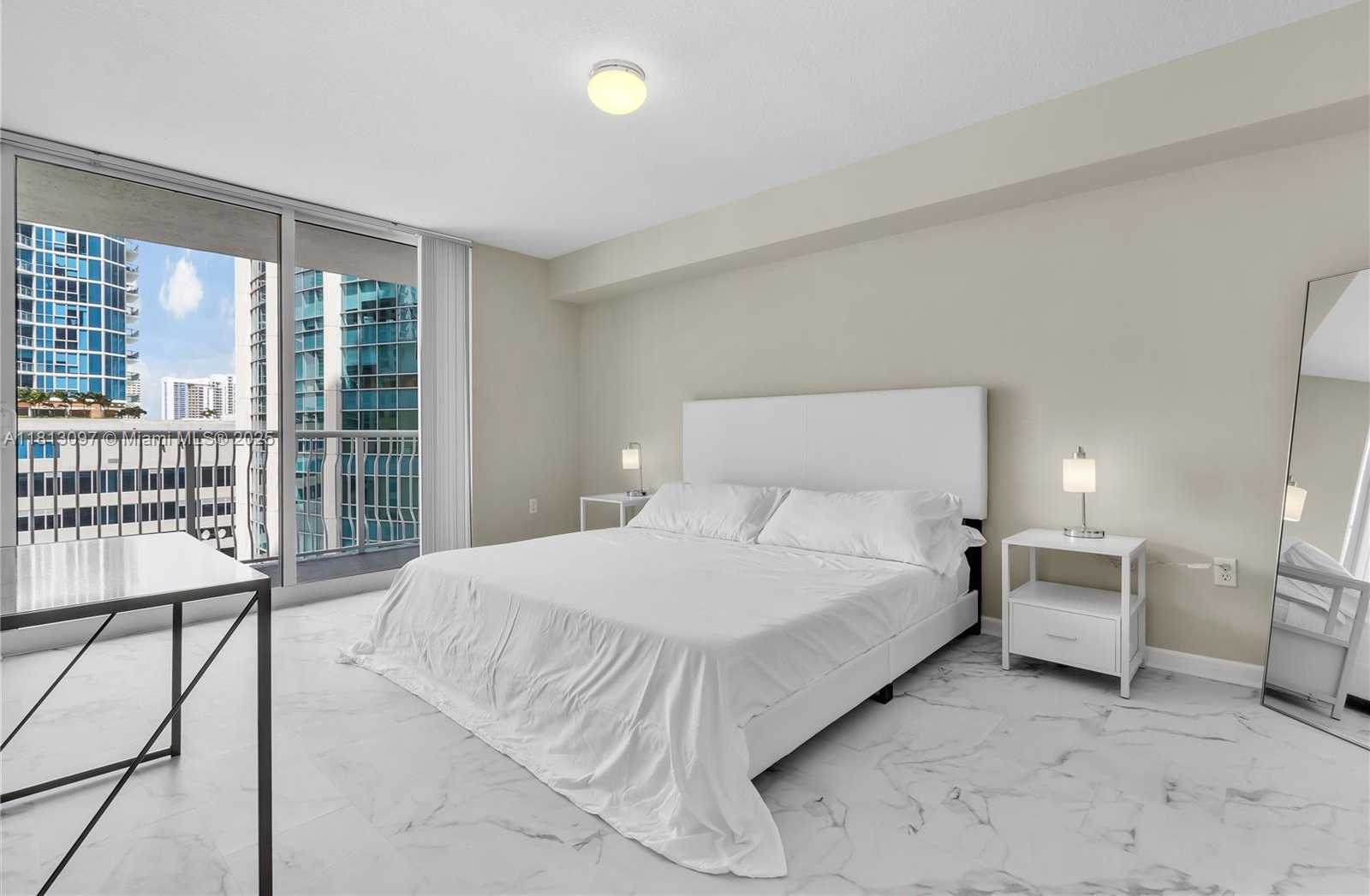 Small Image of 1200 BRICKELL BAY DR #2122, Miami Number 25