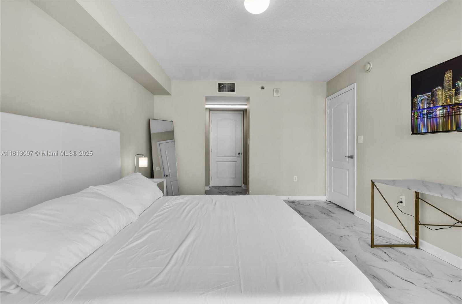 Small Image of 1200 BRICKELL BAY DR #2122, Miami Number 26