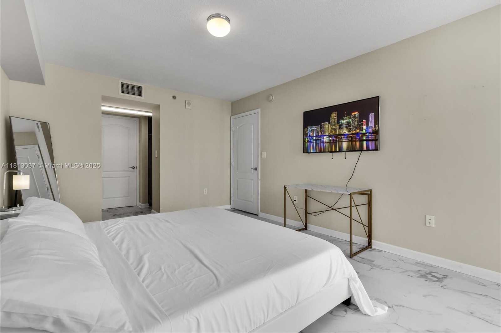 Small Image of 1200 BRICKELL BAY DR #2122, Miami Number 27