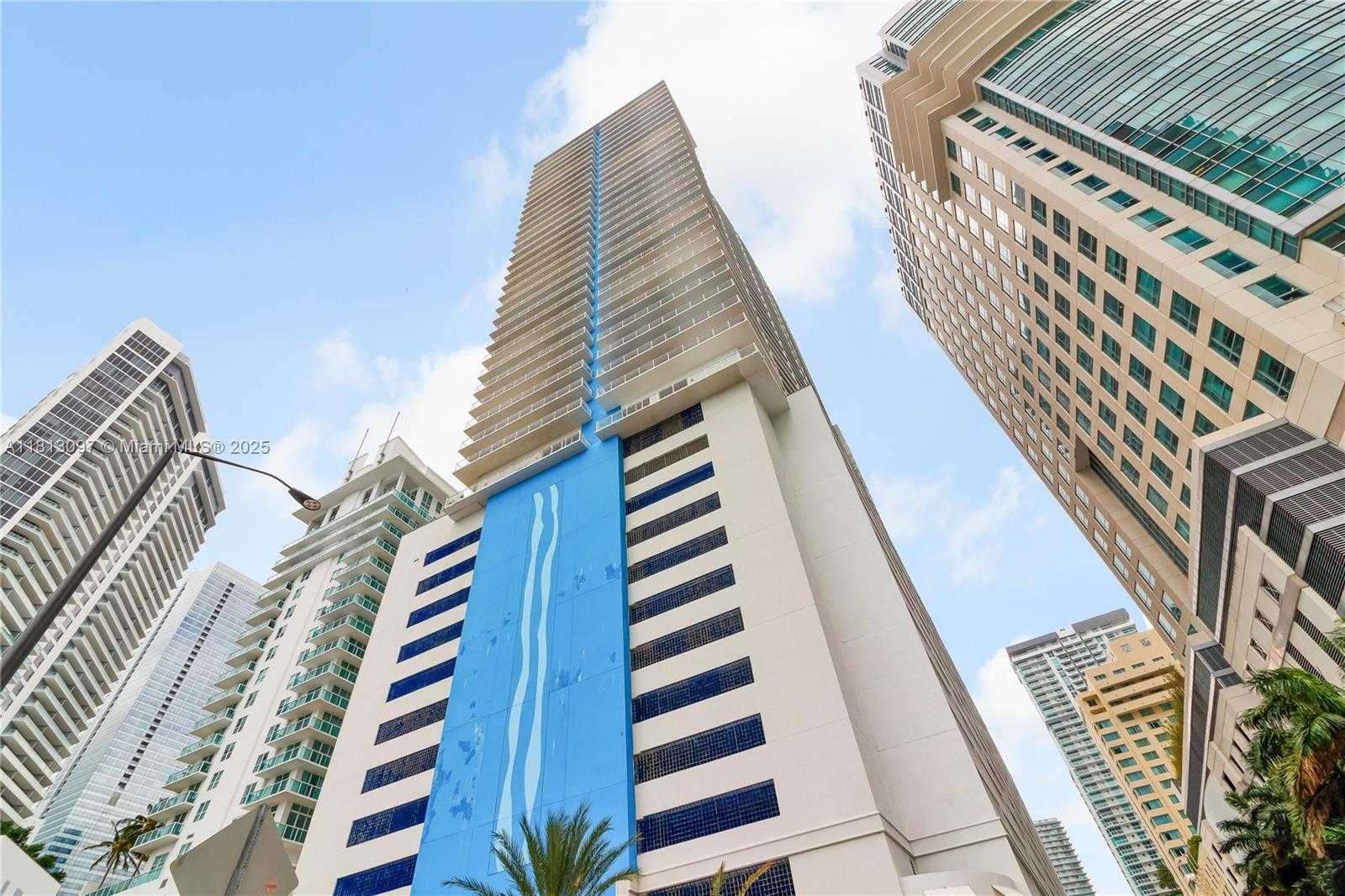 Small Image of 1200 BRICKELL BAY DR #2122, Miami Number 3
