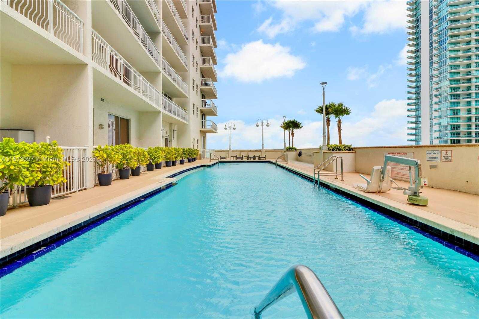 Small Image of 1200 BRICKELL BAY DR #2122, Miami Number 31