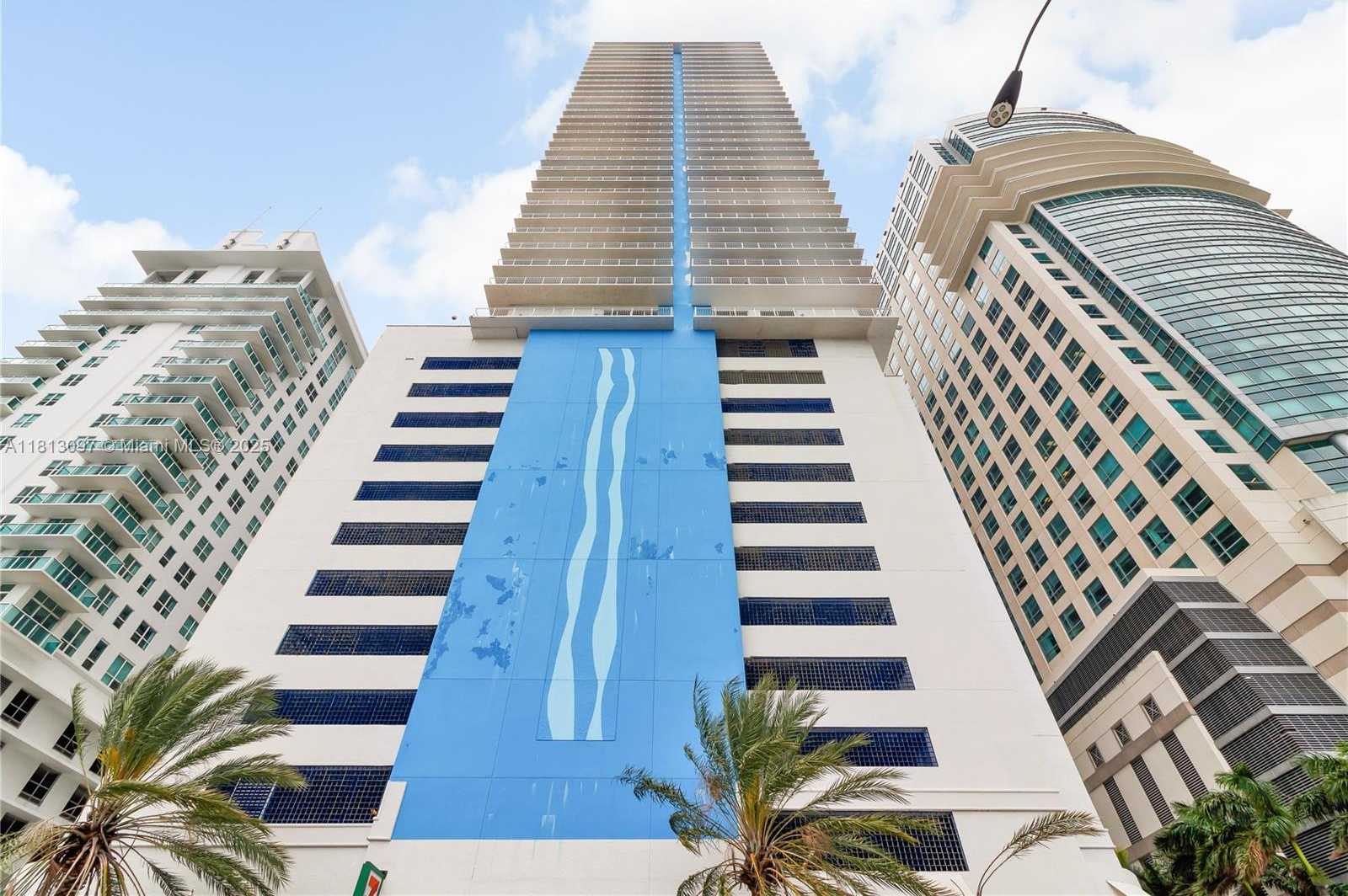 Small Image of 1200 BRICKELL BAY DR #2122, Miami Number 4