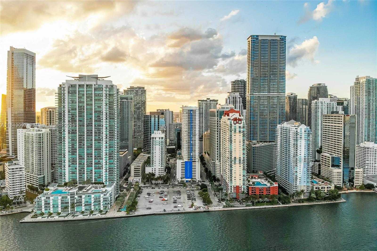 Small Image of 1200 BRICKELL BAY DR #2122, Miami Number 5