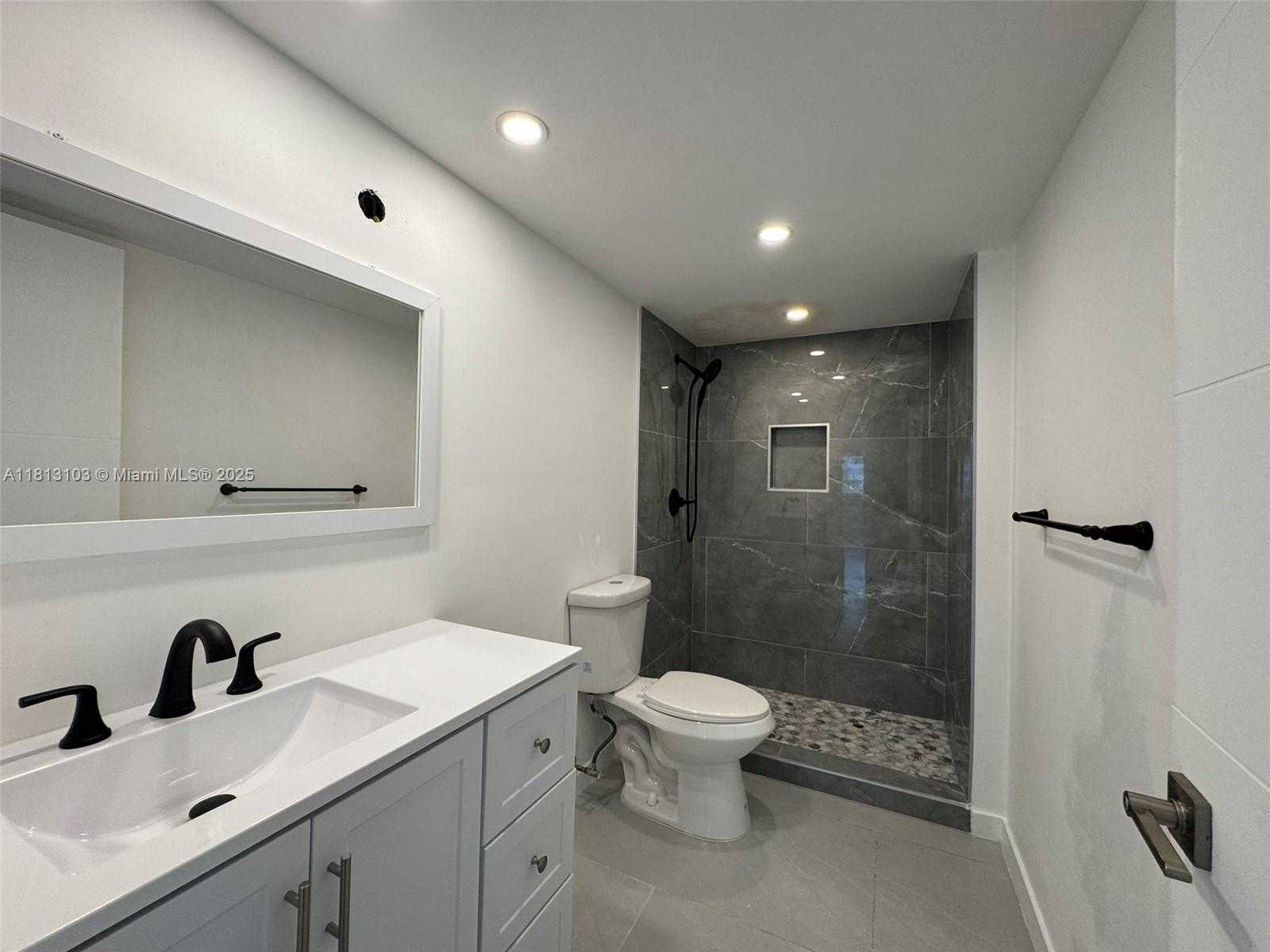 Small Image of 1300 NORTH EAST MIAMI GARDENS DR #521E, Miami Number 10