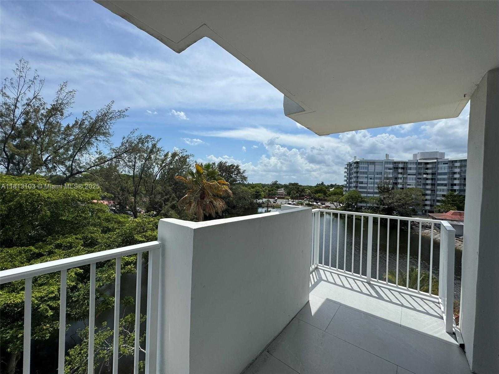 Small Image of 1300 NORTH EAST MIAMI GARDENS DR #521E, Miami Number 11