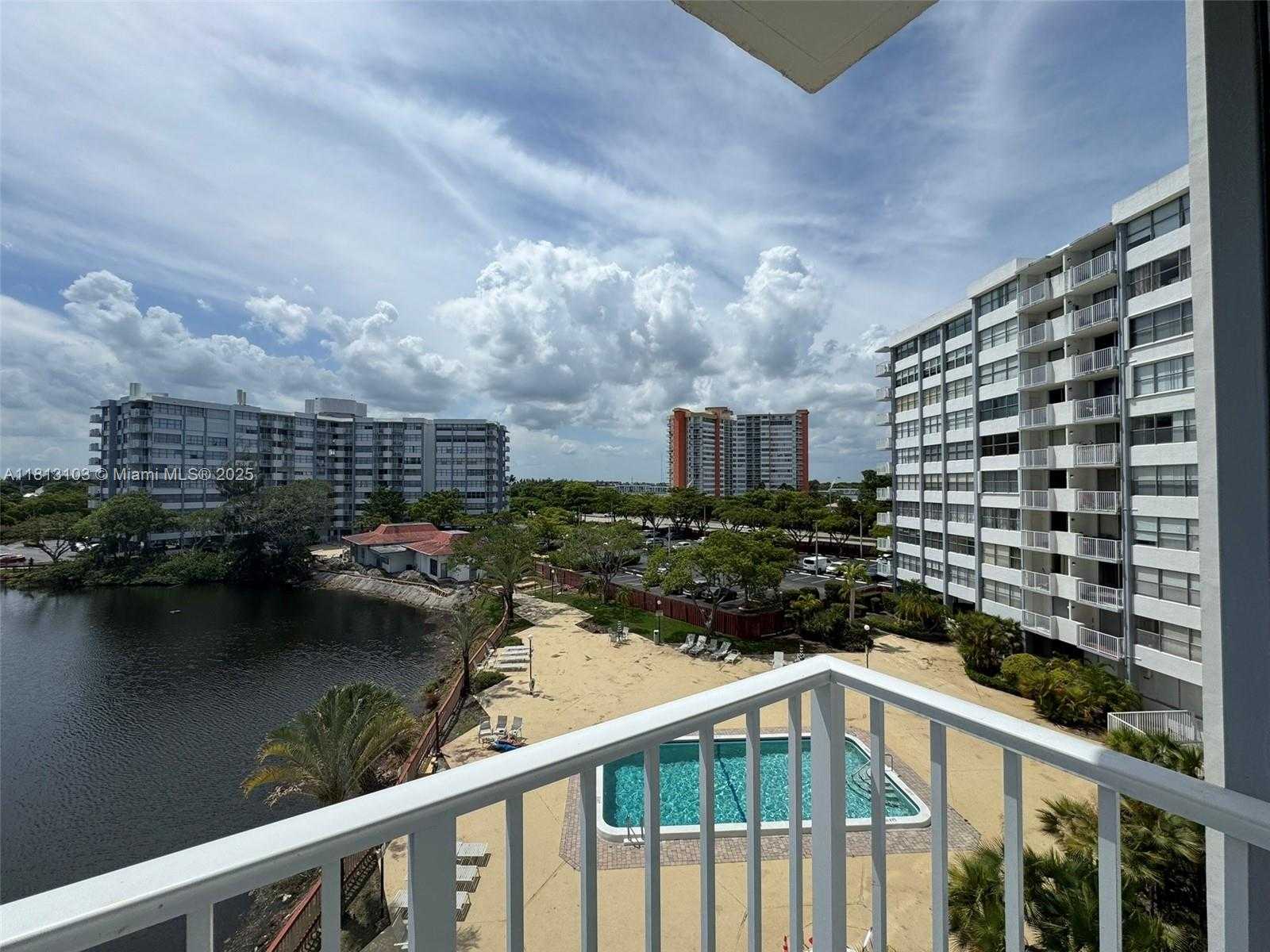 Small Image of 1300 NORTH EAST MIAMI GARDENS DR #521E, Miami Number 12