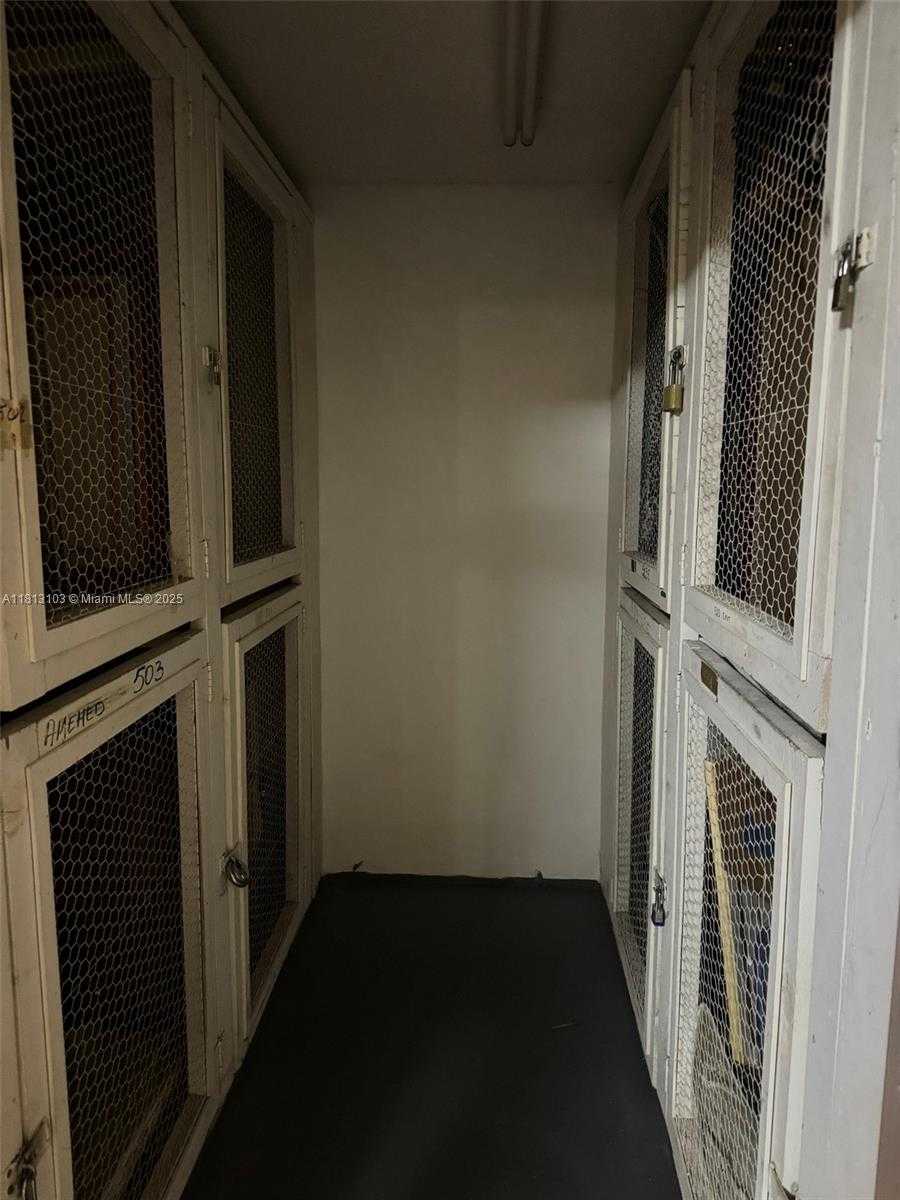 Small Image of 1300 NORTH EAST MIAMI GARDENS DR #521E, Miami Number 13