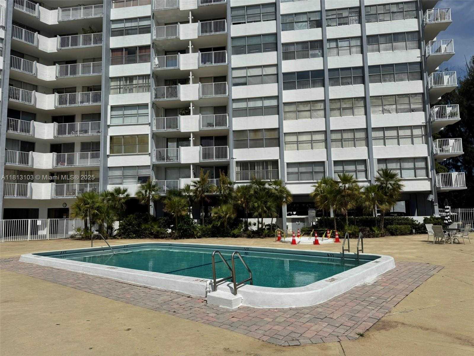 Small Image of 1300 NORTH EAST MIAMI GARDENS DR #521E, Miami Number 19