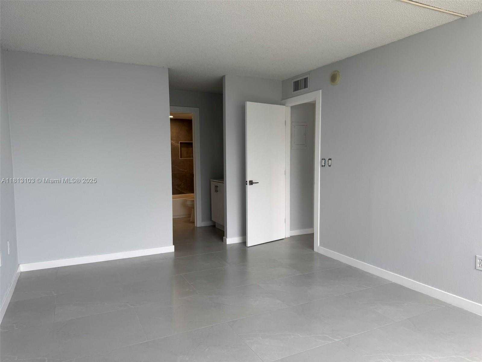 Small Image of 1300 NORTH EAST MIAMI GARDENS DR #521E, Miami Number 6
