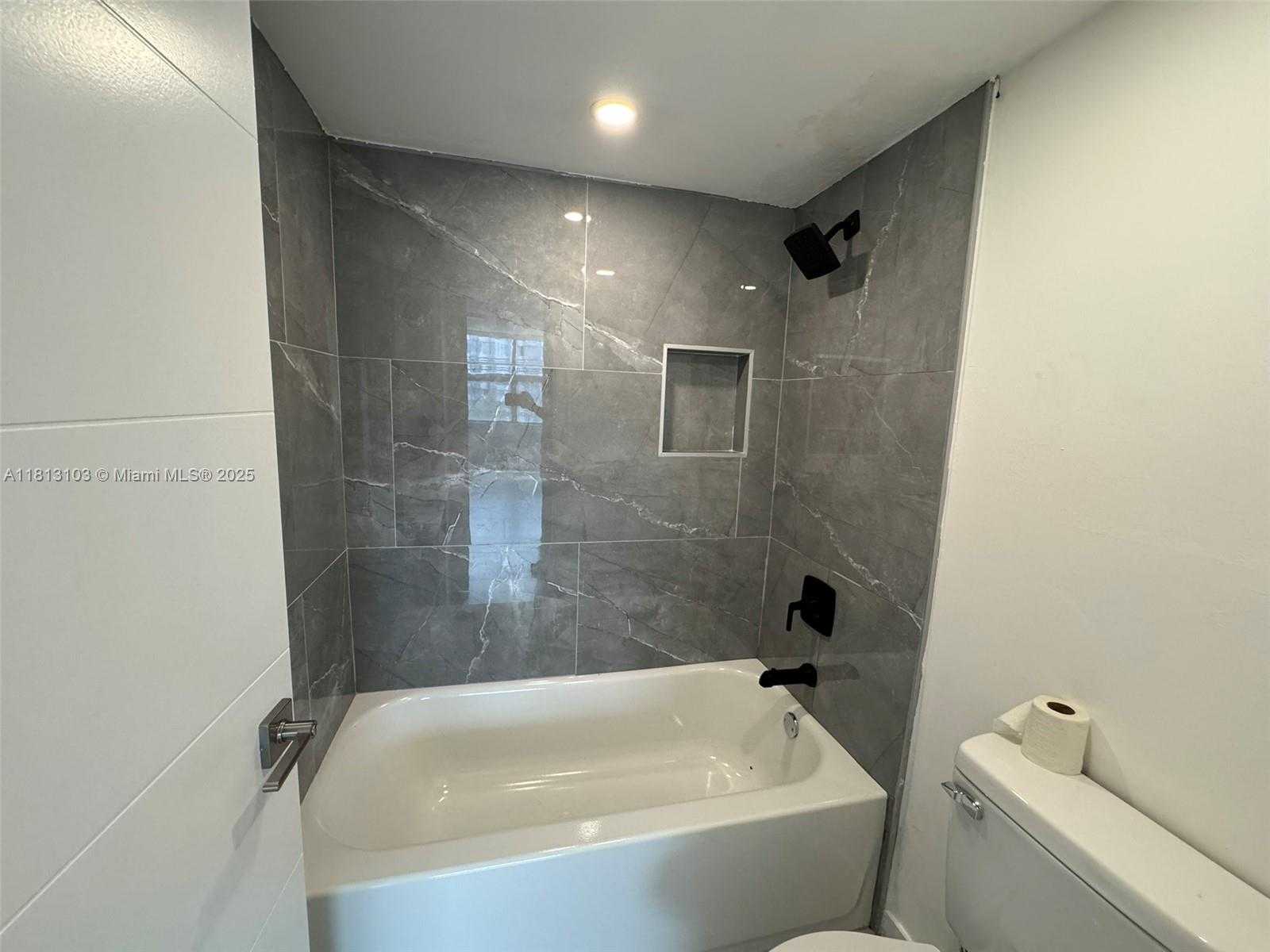 Small Image of 1300 NORTH EAST MIAMI GARDENS DR #521E, Miami Number 7