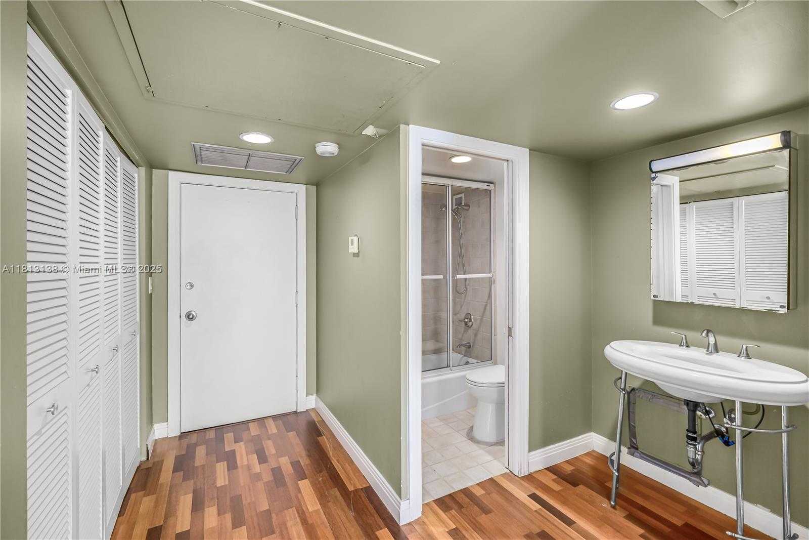 Small Image of 11111 BISCAYNE BLVD #16G, Miami Number 17