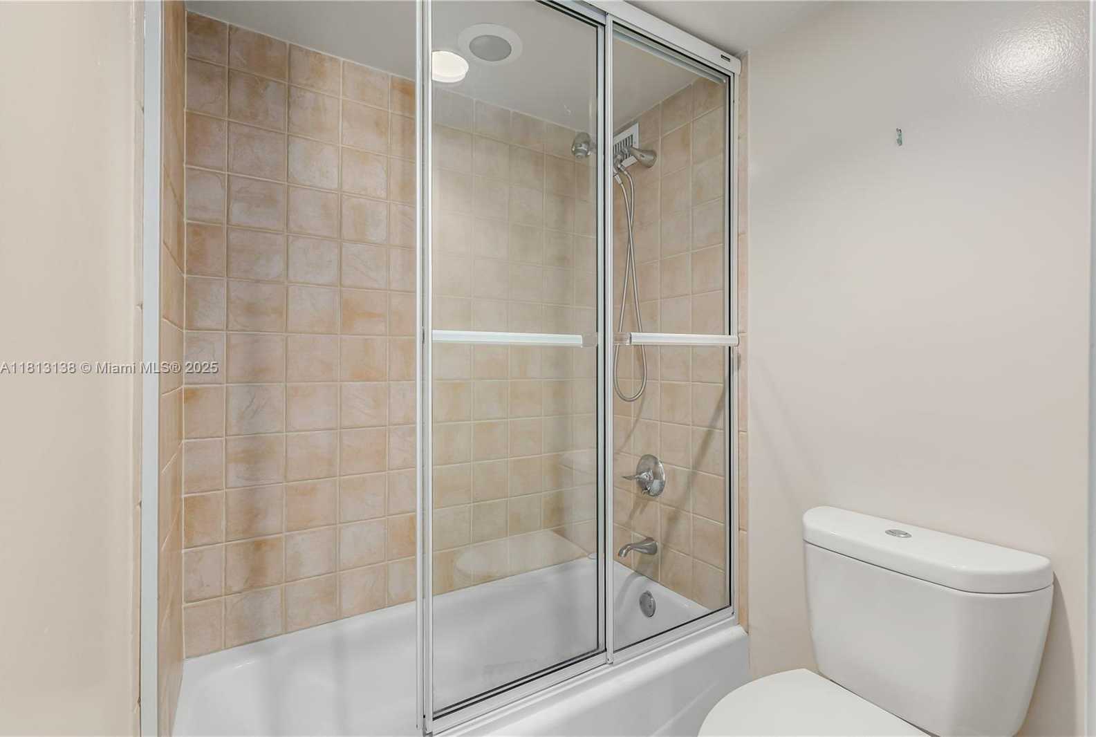 Small Image of 11111 BISCAYNE BLVD #16G, Miami Number 18