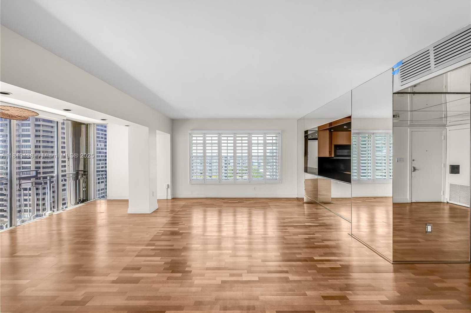 Small Image of 11111 BISCAYNE BLVD #16G, Miami Number 22