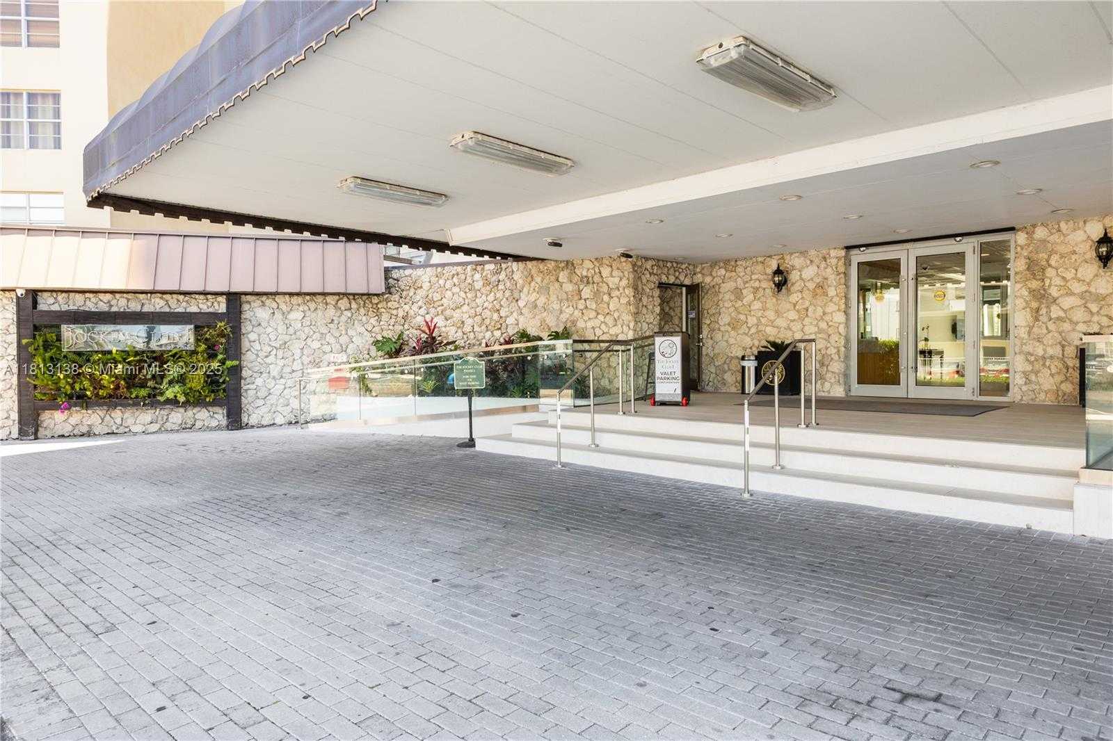 Small Image of 11111 BISCAYNE BLVD #16G, Miami Number 31