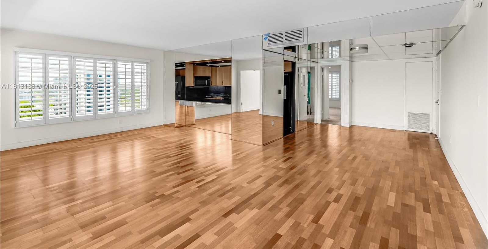 Small Image of 11111 BISCAYNE BLVD #16G, Miami Number 5