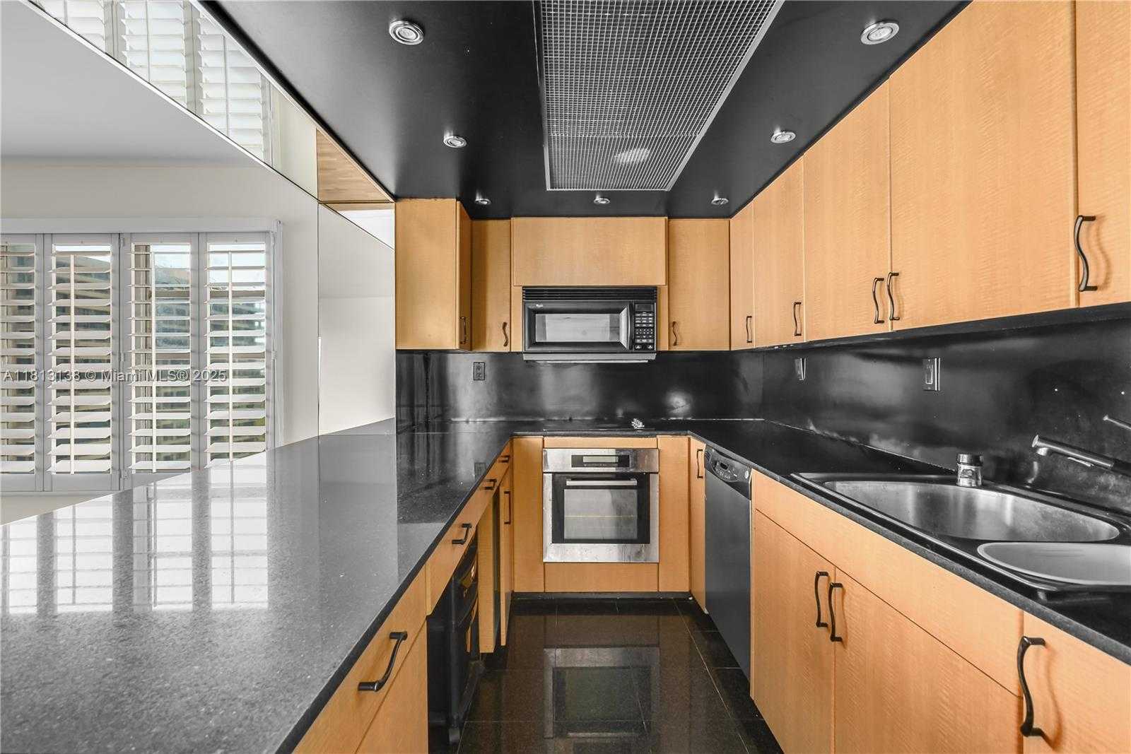 Small Image of 11111 BISCAYNE BLVD #16G, Miami Number 8